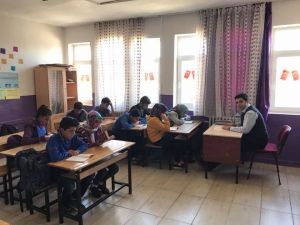 Okulda kitap okuma etkinliği