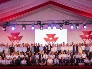 Massey Ferguson bayileri Manisa üretim tesisinde buluştu