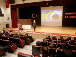 İhlas Koleji’nde tecrübe konuşuyor