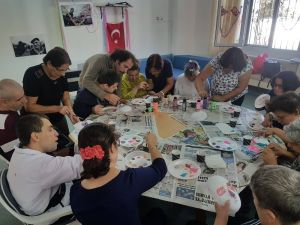 Kuşadası’nda Engelliler Köyü’nde mask boyama atölyesi açıldı