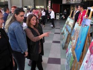 Liselilerin resim sergisi ve müzik resitali büyük ilgi gördü