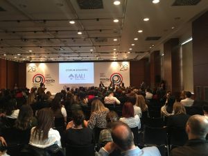 Öğrenciyken üst düzey yöneticilerle çalışma imkânı veren program