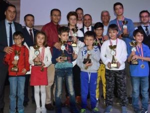Alaşehir’de satranç şampiyonlarına ödül