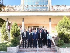 Onkolojide tedavi gören çocuklara oyunlarla İngilizce öğretecekler