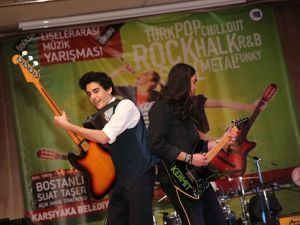 Sahne sırası gençlerin