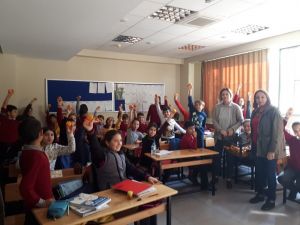 Okulda 260 kilogram mandalina dağıtıldı