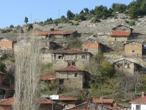 Osmanlı’dan kalma evlerine gözü gibi bakıyorlar