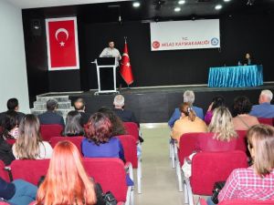 Sezer; “Akıllı telefonlar, birer susturucu olarak görülüyor”