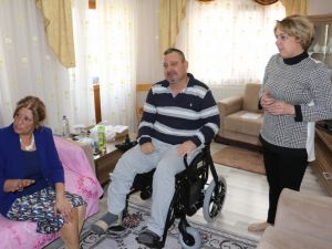 Akülü tekerlekli sandalye ile hayata bağlandılar