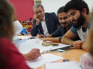 Rektör Budak’tan kütüphanede sabahlayan öğrencilere ziyaret