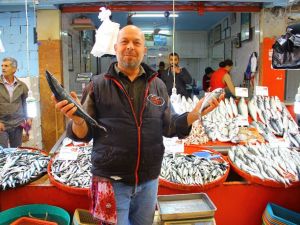 Sıcak balığı vurdu, sofranın ateşi yükseldi