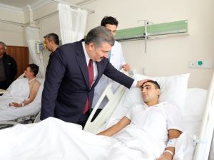 Bakan Koca Hakkari ve Şırnak’ta yaralanan askerleri ziyaret etti