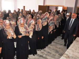 Vali Köşger’den kız Kur’an Kursu öğrencilerine ilk ders