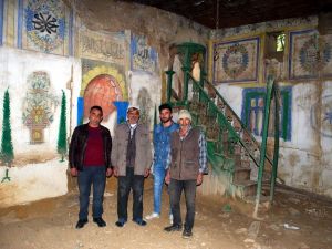 Manisa’da tarihi cami göz göre göre yok oluyor