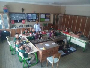 Köy okulunda sınıf müzesi