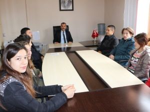 Kaymakam Yenigün’den üniversiteye hazırlanan gençlere kitap desteği