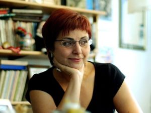 Buket Uzuner’in ‘Umay Nine’ karakteri Seferihisar’da 1800 yaşındaki tarihi zeytin ağacına isim olarak verildi.