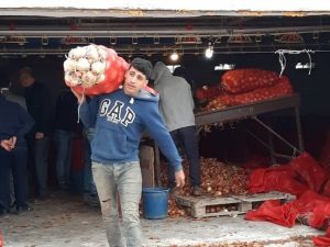 Depolara baskın yapıldı, soğan fiyatları 30 kuruş düştü