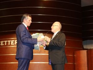 Bakan Selçuk: “Üniversite öğrencileri olarak sizi farklılaştıran tek şey ders dışında yaptıklarınızdır”