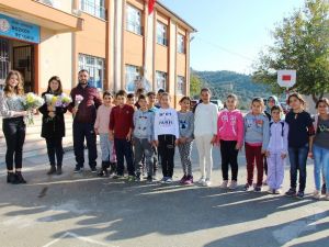 Ümmet Akın öğretmenleri unutmadı