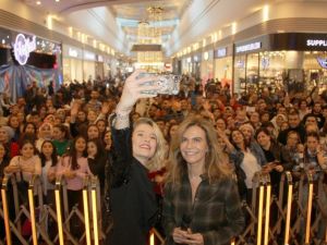 Burcu Biricik, Adana’da sevenleriyle buluştu