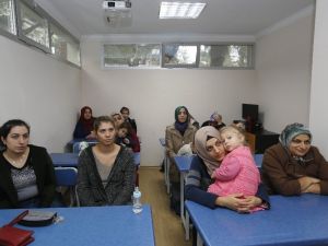 Konaklı annelere eğitim desteği