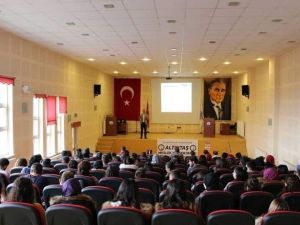 Altıntaş’da Üniversite öğrencilerine ’Afete hazır birey’ eğitimi