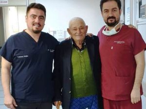 100 yaşında ölümcül ritmden kurtulup sağlığına kavuştu