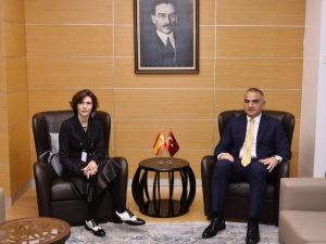 Bakan Ersoy’un ikili görüşmelerinde ilginç diyaloglar