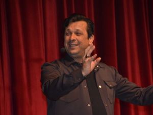 Demirkaynak, Torbalı’yı kahkahaya boğdu