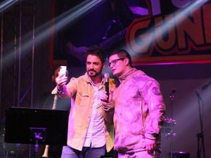 Yusuf Güney’den askere duygusal jest