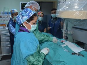 Aydın’da ilk defa çocuklarda transkaterer yolla kalp deliği kapama işlemi gerçekleşti