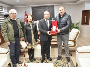 Salfod’tan Başkan Kayda’ya plaketli teşekkür