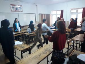 Öğrencilerden uygulamalı hukuk ve adalet dersi