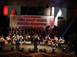 Zeki Müren şarkıları Efeler halkını mest etti