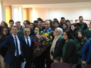 Foçalı öğrencilere ’Rüzgar ve Güneş Enerjisi’ semineri