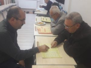 71 yaşında Kur’an-ı Kerim’i okumayı öğreniyor