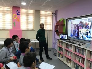 Çavdarhisar’lı öğrencilerden dünyaya gönül köprüsü