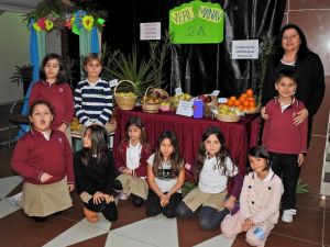 Çeşmeli öğrenciler, ’manav’ geliriyle tekerlekli sandalye alacak