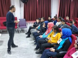 Lise öğrencilerine bağımlılıkla mücadele eğitimi