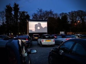 En uzun gecede ’arabalı sinema’ keyfi