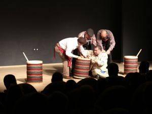 ’Pırtlatan Bal’ çocuk tiyatrosu minik seyircisi ile buluştu