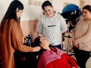 Bakıma muhtaç yaşlı ve hastaların saç bakımını öğrenciler yapacak