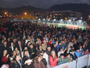 Temizlik işçileri müzik grubundan sahne şov