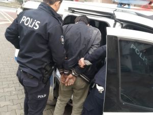 Esenyurt’ta apartmana giren hırsızı vatandaşlar yakaladı