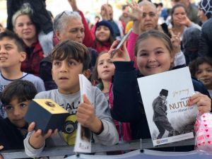 Marmaris’te çocuklara Nutuk hediye edildi