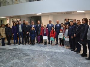 Sarayköy’de öğrencilerden atık ilaç resim sergisi