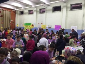 Anasınıfı öğrencileri pazar tezgahı açtı