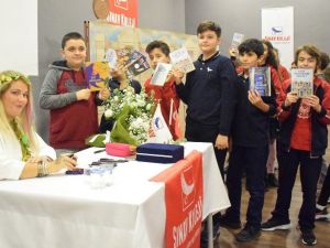 Yazar Mavisel Yener, öğrencilerle buluştu