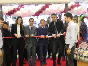 Tuğba Kuruyemiş, Narlıdere’de mağaza açtı